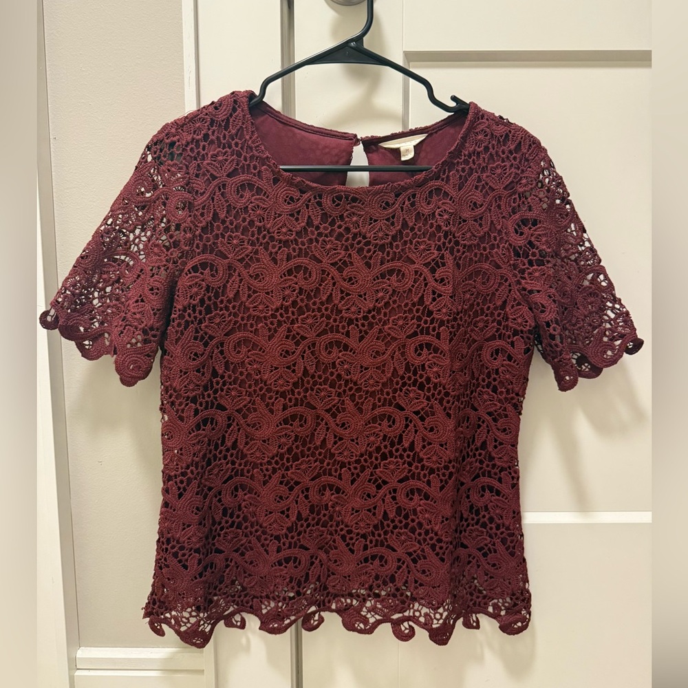 Elegant Burgundy Lace Top Size M